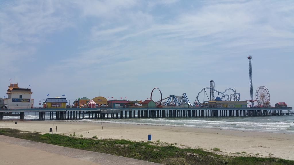 Private Beach -- Away From The Crowds - Ocean Views -Short Drive To Moody Gardens, Schlitter Bahn, Pleasure Pier 加尔维斯敦 外观 照片